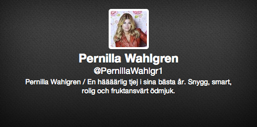 Pernilla Wahlgren driver med sig själv. Eller?